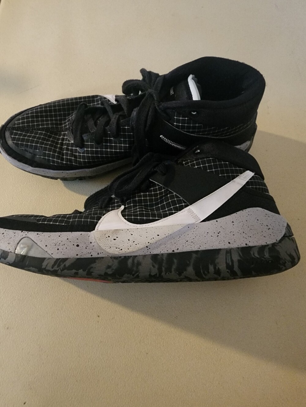 Nike Mens Kevin Durant Sz 10 Black & White High-Top Sneakers Very Good Cndtion